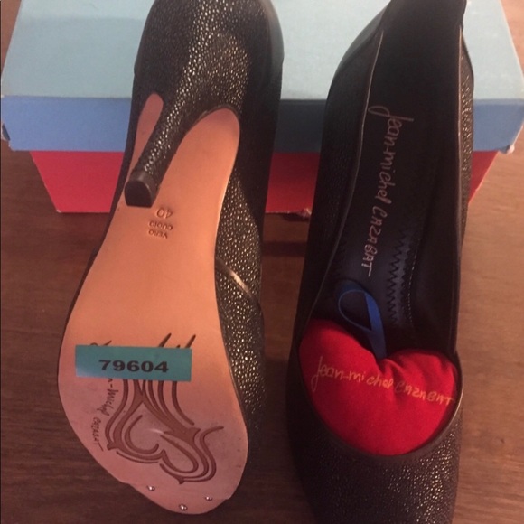 Black embossed snake print open toe pumps - Picture 3 of 3